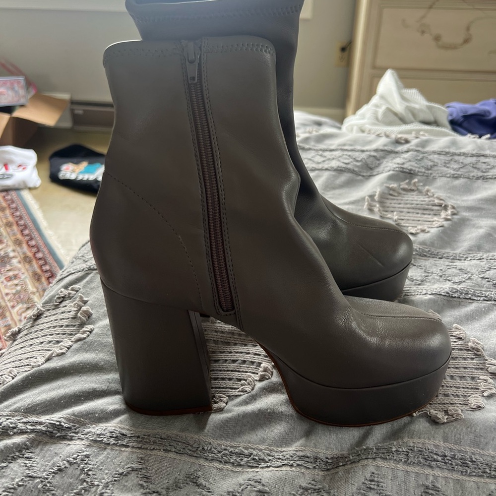 Steve Madden Taupe Ankle Boots Size 8